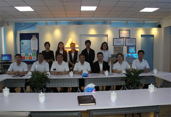 与会领导合影留念.png 与会领导合影留念.png